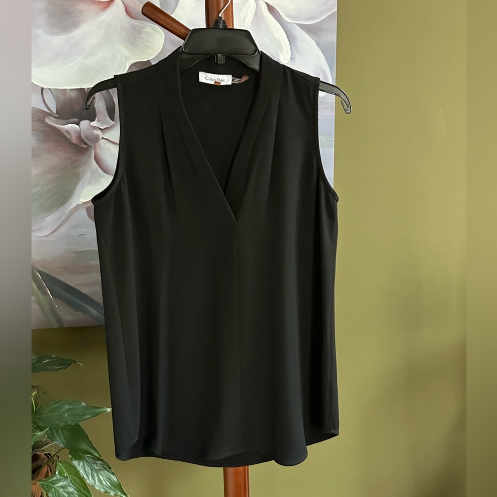 Calvin Klein sleeveless V-Neck black blouse / Top